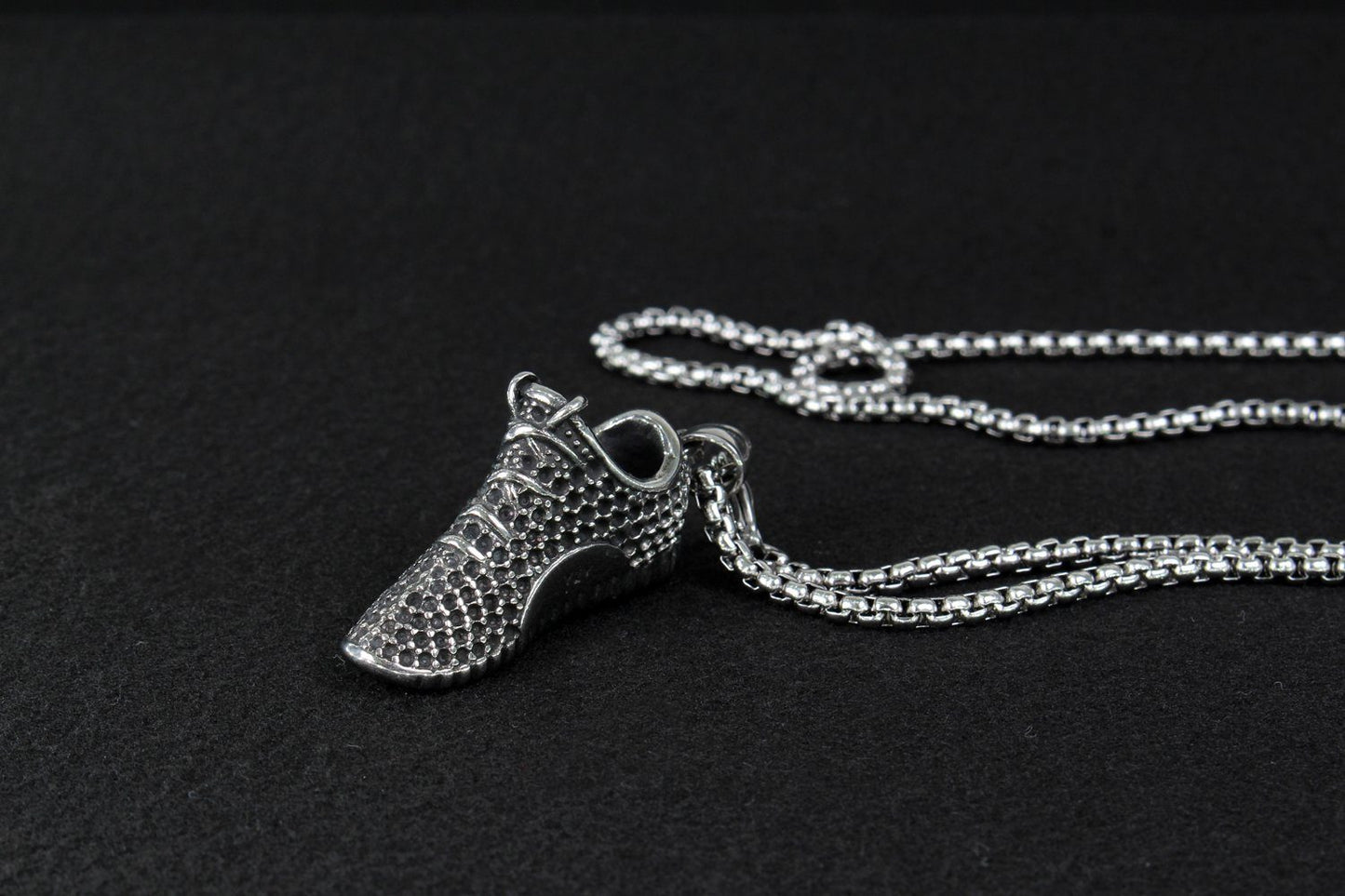 Silver Sneaker Necklace - Soulsfeng